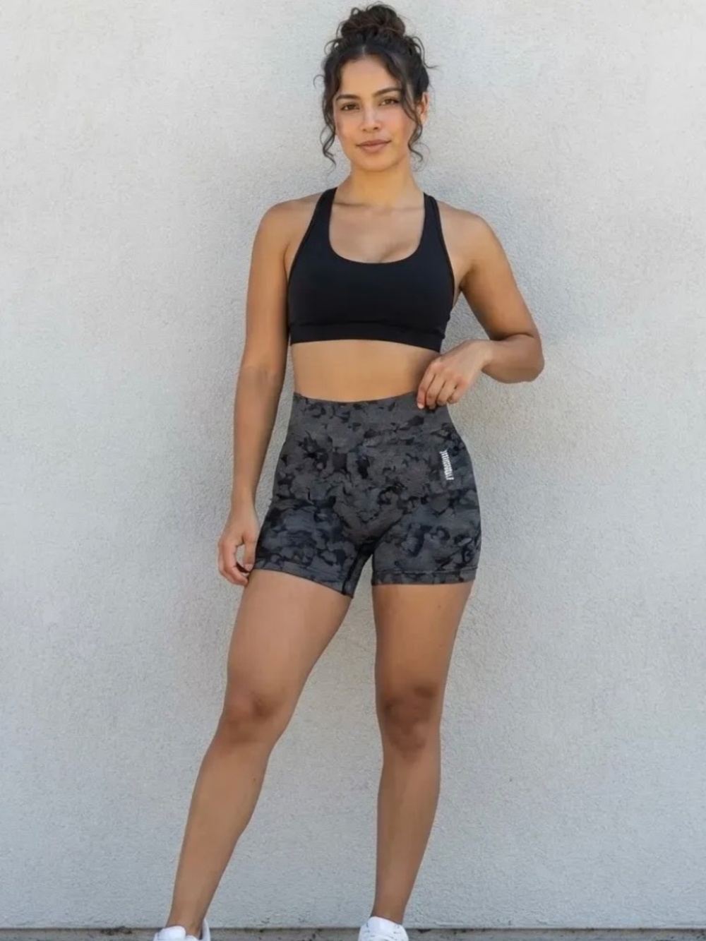 Gymshark seamlees short womens size medium black and gray